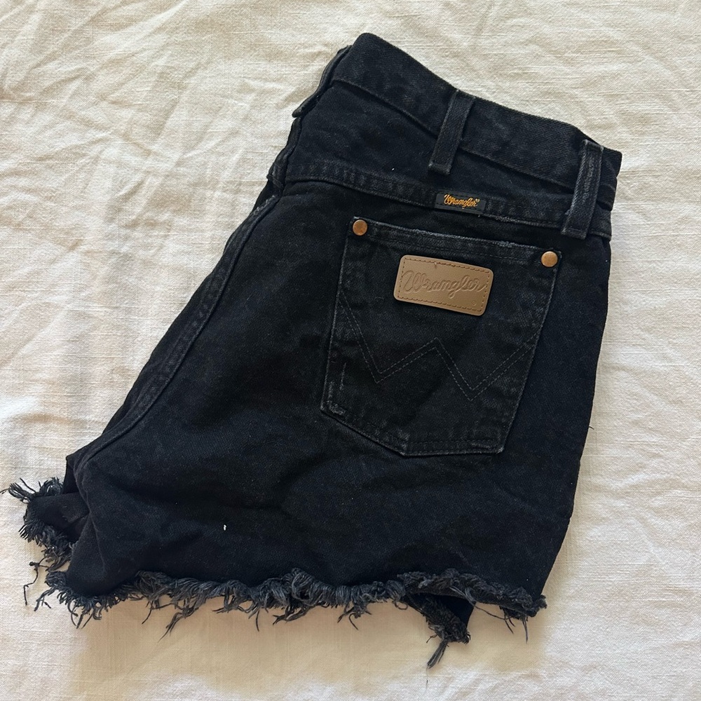 BLACK DENIM WRANGLER SHORTS